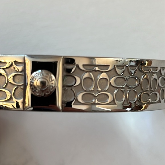 Vintage Coach 1/2”polished silver signature C bangle bracelet. - Picture 7 of 7